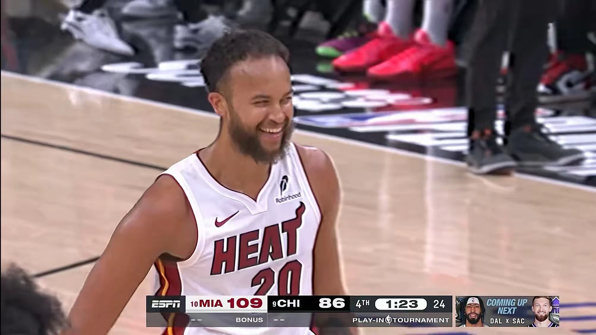 热火客场大胜雷霆，继续领跑