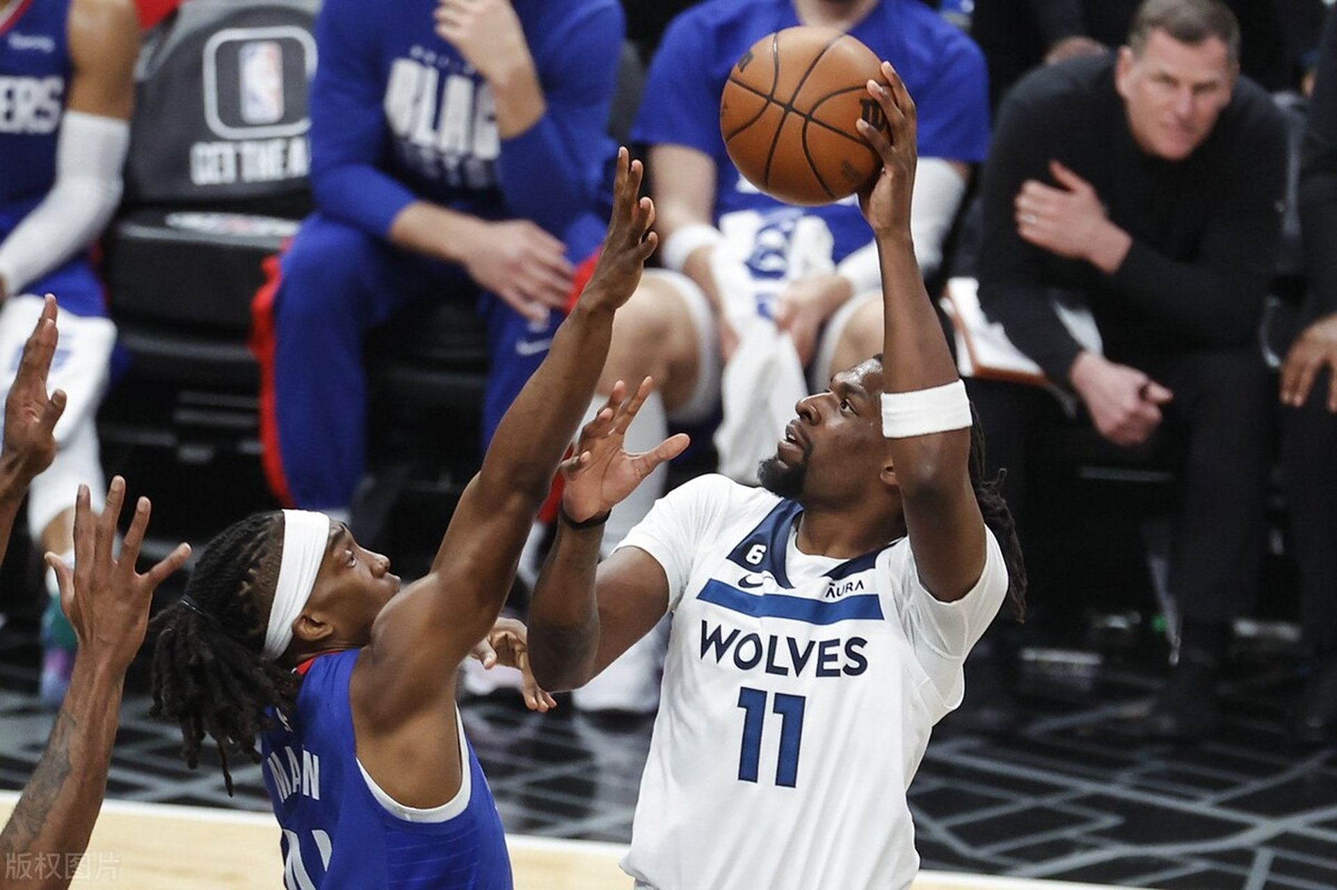 快船小胜森林狼，莱昂纳德助攻犹胜