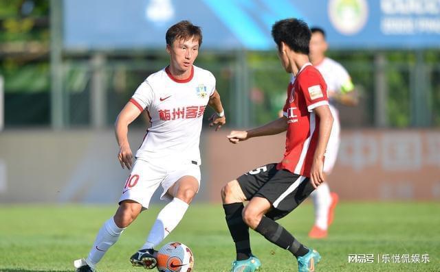 教练战术独到,指导球队逆转胜利 教练战术独到,指导球队逆转胜利