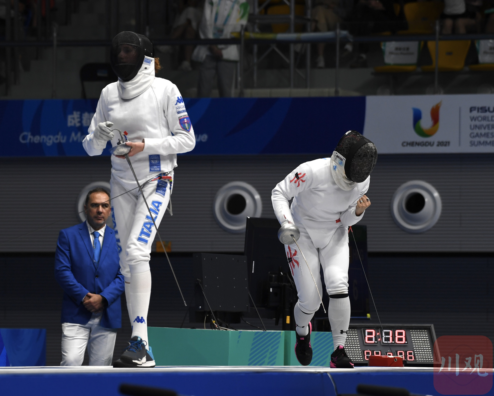 丹麦击剑选手勇夺冠军，成为焦点