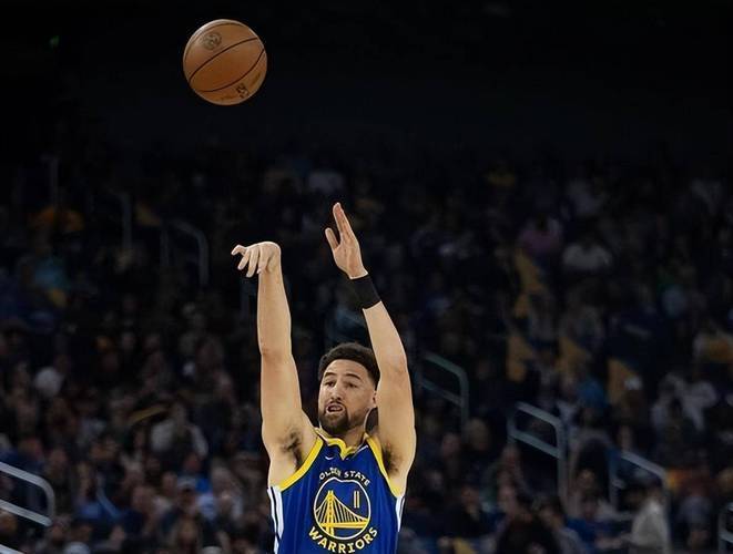 关于勇士防守端表现亮眼,球队状态逐渐回升的信息 关于勇士防守端表现亮眼,球队状态逐渐回升的信息