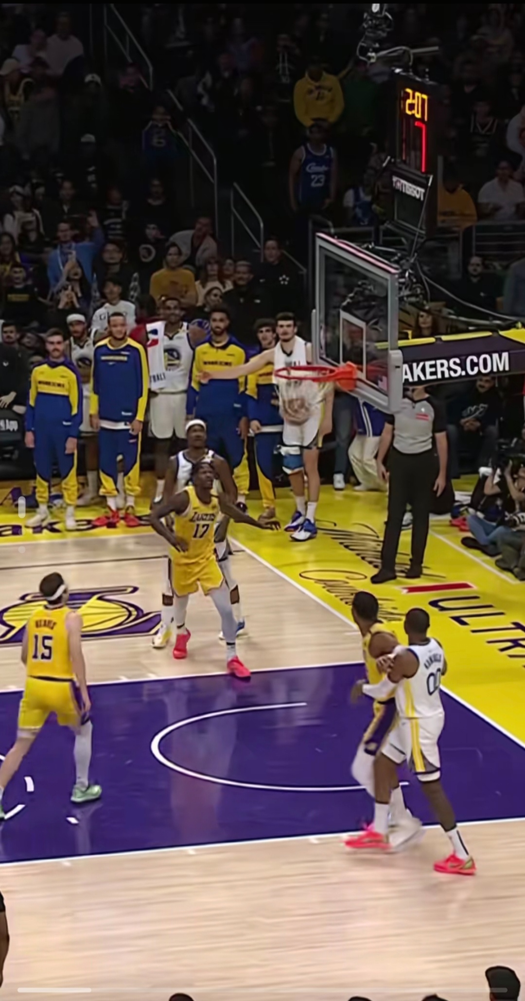 包含NBA总决赛惊险一战：湖人大逆转战胜火箭，进军决赛！的词条